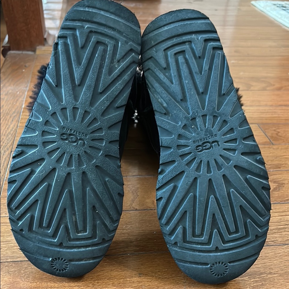 UGG Black Bailey Bow Boots - Picture 6 of 12